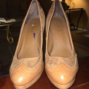 Ralph Lauren Spectator pumps NWOB.